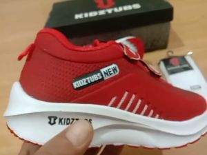 Sepatu Sekolah Anak Laki-Laki & Perempuan