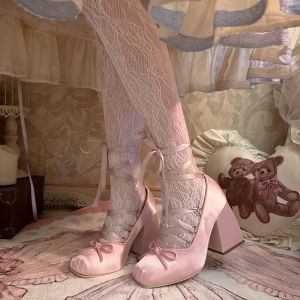 รองเท้าส้นสูงแบบผูกเชือกสไตล์ฝรั่งเศสสีชมพู รองเท้าบัลเลต์สำหรับเด็กผู้หญิง รองเท้า Mary Janes ส้นหนา ทรงหัวเหลี่ยม รองเท้าลำลอง