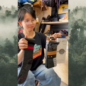 Na Giean ถุงเท้าเดินป่า Boulder Enhanced Medium Weight Crew Hiking Socks