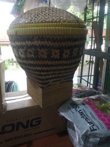 Bakul nasi anyaman dari bambu motif plus tutup kapasitas 1 liter