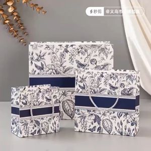 Tas Hadiah Kecil & Besar: Paper Bag Kado Aesthetic Premium Kualitas Tinggi Motif Daun