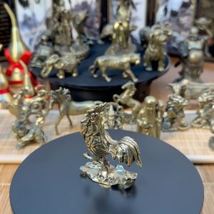 Tượng Gà Trống Bằng Đồng - Biểu Tượng Phong Thủy Thiêng Liêng Cho May Mắn Và Thịnh Vượng (Kích Thước: 6.7 x 5cm)