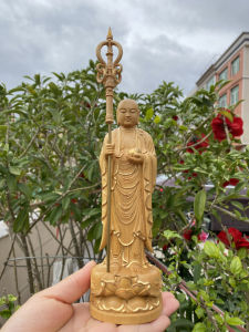 Di Zang Wang Figure - Wooden Buddha Statue Exquisite Wood Carving Handicraft Perfect Buddhist Sacrifice Statue Symbolizing Compassion and Protection Ideal for Praying for Good Luck Handmade Craft Buddha Statue for Home Decor or Spiritual Spaces