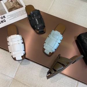 Dép nữ đế bệt mũi nhọn thời trang MayTo 2023 quai đan phối màu nhẹ nhàng DB-02