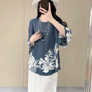 เสื้อยืดพิมพ์ลายดอกไม้พับหรูหราสำหรับผู้หญิงในช่วงฤดูใบไม้ผลิ ดีไซน์เล็ก ทรงสลิม เสื้อยืดผู้หญิง แฟชั่นสำหรับผู้หญิง