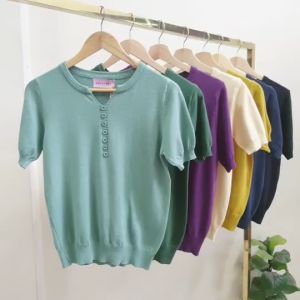 Great BKK 💗 พร้อมส่ง M 2XL งานป้าย ส่วนผสมเสื้อไหมพรม คอกลมแขนสั้น เนื้อนูมูม สเวติตอร่าย [ เสื้อคอกลม-กระดูมแท่ว ]