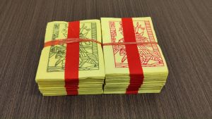 甲马/纸马/甲马纸/民间祭祀神祗时所用的物品/1扎10小叠/1条5扎/10cmx13cmx5.5.cm/joss paper/万成神料行