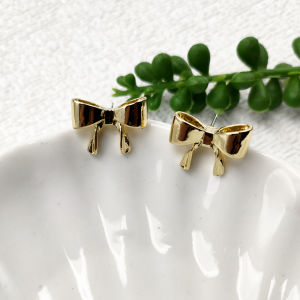 Sweet Butterfly Knot Silver Needle Earrings Small Elegant Metal Ear Jewelry French Style Gentle Womens Fashion Accessories