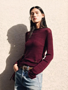 edition | Spring Lightweight Textured Hem-fitted Wool Sweater