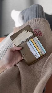 Charin bag - Mars : พกสะดวกเน้นบาง ใช้ใส่บัตร ธนบัตร หรือใส่ passport