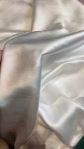 Kain Satin Maxmara Warna Putih Tulang Broken White Bahan Kain Bridesmaids