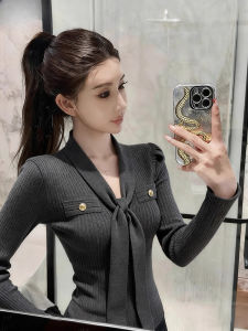 Light Mature Style Retro Gray V-neck Fitted Shoulders Knit Top