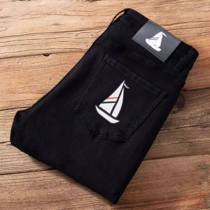 กางเกงยีนส์ทรงสลิมฟิตสำหรับผู้ชายพร้อมการปักลาย ทรงลำลอง ใช้งานได้ตลอดทั้งปี ผลิตจากผ้าเดนิมคอตตอนผสมยางยืด