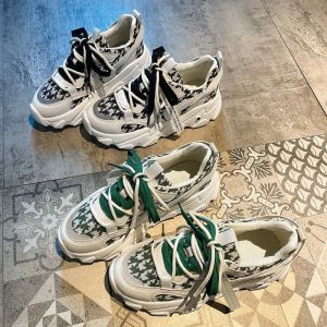 (พร้อมส่ง) รองเท้าผ้าใบแฟชั่นผู้หญิง ดีไซด์เกาหลี ส้นหนา 5CM รองเท้าวิ่ง รองเท้าแฟชั่นนักเรียน รองเท้าสปอร์ตW11