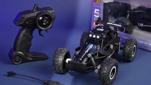 Mainan Mobil Remote Control RC Mobil Offroad dengan Lampu Bahan Alloy 24Ghz Remote 20KM/H