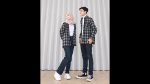 Kemeja Couple & OOTD Viral: Tips Memilih Kemeja Flanel untuk Pasangan