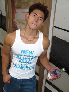 Papas lil monster | Áo Vest Không Tay Đựng Ôm Phong Cách Mỹ Có Dải Sọc Trắng Graffiti Chữ Xanh