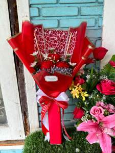 ช่ออเนกประสงค์ โทนสีแดง ช่อเปล่า ช่อดอกไม้ ช่อขนม ช่อของขวัญ ของขวัญวันเกิด ช่อรับปริญญา