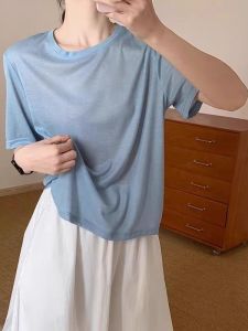 YUEZHONGWEI | เสื้อยืดแขนสั้นผ้าไหมน้ำแข็งสีฟ้า ทรงหลวม บาง สำหรับผู้หญิงในช่วงฤดูร้อน เสื้อตัวบนคอโปโลแขนสั้นแบบลำลอง