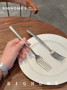 Vintage Stainless Steel Dinner Forks for Restaurant Use Long Handle Main Course Salad Pasta Fork High Aesthetic Value