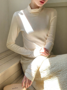 Áo Blouse Cổ Đứng Có Nếp Nhăn Và Hạt Ngọc Trai