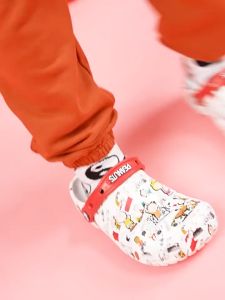 Giày dép crocs - dép sục nhựa crocs in hình Peanuts cho cả bé trai và bé gái chống thấm nước chống trơn trượt chống hôi chân hàng nhà máy xuất xịn đầy đủ hộp hoặc túi crocs tặng bộ Charm như hình