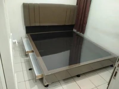dipan tempat tidur laci custom kain linen