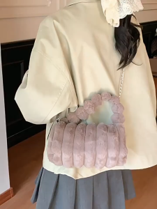 Túi lông đeo vai đeo chéo kèm xách tay giá trị sang trọng thời trang