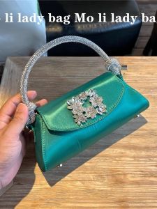 กระเป๋าสะพายไหล่ผ้าซาตินสไตล์ฝรั่งเศส กระเป๋าสี่เหลี่ยมเล็กแบบมีหัวเข็มขัด กระเป๋าสะพายไหล่แบบสะพายข้างสำหรับงานวันเกิด