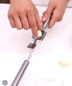 2 in 1 Professional Kitchen Garlic Press Pressure Meshed Stainless Steel Garlic Device with Can Opener