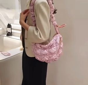 กระเป๋ากระเป๋าก้อนเมฆ SOFT BAG สะพายข้าง นุ่มนิ่ม ปรับสายได้ มีซิปด้านใน พร้อมส่ง PTL