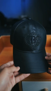 BOZRVK Topi Baseball Kulit Sintetis Pria Hitam - Desain Elegan & Simple Adjustable Logo Bordir Cocok untuk Streetwear dan Casual