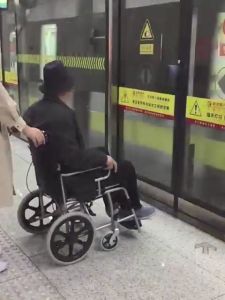 รถเข็นผู้สูงอายุ รถเข็นวีลแชร์ รถเข็นนั่งพยาบาล รถเข็นผู้ป่วยหรือผู้สูงอายุ วีลแชร์ผู้สูงอายุ เป็นตัวที่สุดและมีประสิทธิภาพ วีลแชร์ พับได้ พื้นที่