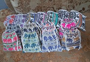 กระเป๋าถุงผ้าหูรูดลายช้างผ้าแคนวาสใช้ใส่โทรศัพท์ใส่เครื่องสำอางของฝากของแจกยอดฮิตน่ารักๆ