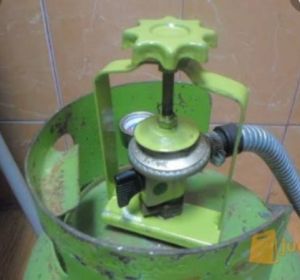 PENGAMAN ELPIJI BELI 5 GRATIS 1 PCS PENJEPIT REGULATOR GAS ELPIJI 3 KG DAN 12 KG HARGA TERMURAH BERKUALITAS BAHAN BESI TEBAL PROMO DISKON TERLARIS