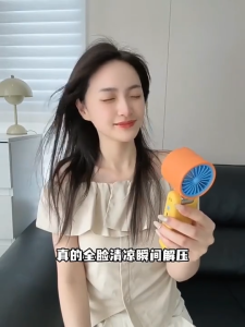 Daewoo refrigeration energy-saving small fan handheldsmall portable USB charging large wind power office student leafless light sound electric fan