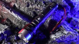 Senter LED Portable Super Terang Tahan 24 Jam & Lensa Teleskop Zoom In-Out