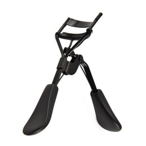 1 Portable Eyelash Curler with a Silicone Pad and Stainless Steel Lashes to Create Big Beautiful Eyes.