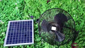 รับประกัน 10 ปี พัดลมโซล่าเซล Solar Fan ขนาด 14 นิ้ว ปรับ Speed ได้ 5 ระดับ พัดลมพลังงานแสงอาทิตย์ พัดลมโซล่าเซลล์ พัดลมโซล่าเซลล์ 3 ใบพัด