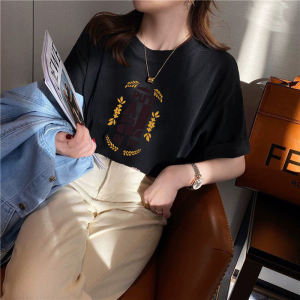 เสื้อยืดแขนสั้นผู้หญิงหลวมๆ สไตล์เกาหลี 2024 ฤดูร้อน พิมพ์ลายตัวอักษรสร้างสรรค์ เสื้อผ้าคู่รัก ทรงหลวมๆ แขนสั้น คอตั้ง