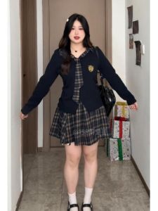 ชุดสองชิ้นสไตล์อเมริกันย้อนยุคขนาดใหญ่สำหรับผู้หญิงในฤดูใบไม้ร่วงและฤดูหนาว กระโปรงสั้นลายสก็อต ชุดทำงาน ชุดแฟชั่น