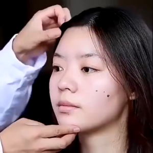 Facial Whitening Essence - Menghilangkan bintik hitam memutihkan dan mencerahkan warna kulit melawan penuaan dan membuat kulit bercahayaSertifikasi BPOM