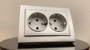 Ổ Cắm Điện Nhựa Tiêu Chuẩn EU Màu Bạc 250V Kiểu Cổ Điển Lắp Âm Tường Có Tiếp Địa Chống Cháy Dùng Cho Nhà Ở