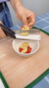 Clever Cutter Pisau Gunting Talenan Serbaguna Pisau Pemotong Sayur dan Buah by Einstein-Store