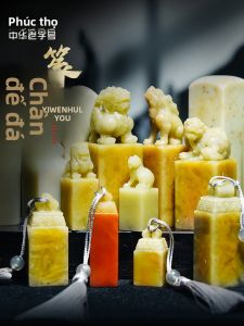 RONGBAOZHAI | Đá Đục Chân Dung Con dấu Đá Thanh Thiên Đá Lào Fongmenqing Hình Vuông 如意钮 Ruyi Knob
