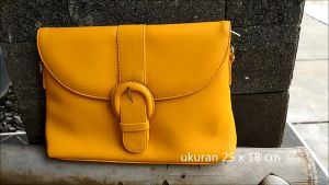 Nutjantik Stella Tas Slempang Remaja: Tas Stylish untuk Kegiatan Sehari-hari