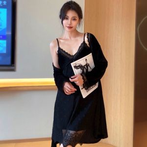 ชุดนอนผู้หญิงคอวีแขนกุดผ้ากำมะหยี่สีทองเซ็กซี่พร้อมแผ่นเสริมหน้าอก ชุดนอนฤดูใบไม้ร่วง/ฤดูหนาว ชุดนอนผ้ากำมะหยี่สีทอง ชุดนอนผู้หญิง