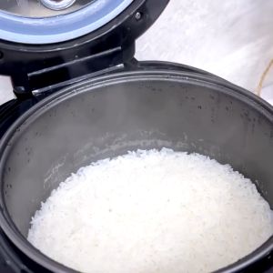 KASHIWA หม้อหุงข้าวดิจิตอล 1.8 ลิตร รุ่น RC-1802 (รับประกัน 1 ปี) มี2สี สีขาว/สีชา มอก.1039-2547