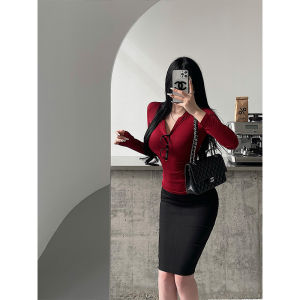 เสื้อยืดคอกว้างแขนยาวทรงเข้ารูปสไตล์เกาหลีสำหรับผู้หญิง เสื้อชั้นในขนแกะผสมคอวี ทรงสลิมฟิต แฟชั่นฤดูใบไม้ร่วง