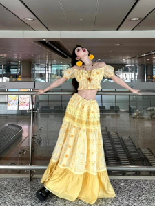 Bộ Váy Hai Mảnh Cạp Cao Hở Vai Ngắn Mùa Hè Bộ Đồ Đi Biển Giảm Tuổi Bộ Váy Ngắn Hoa Mùa Hè Cho Nữ